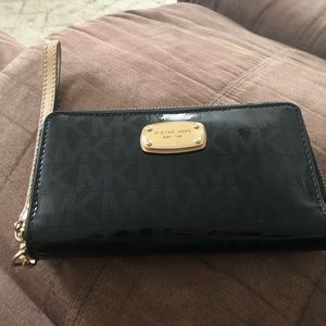 AUTHENTIC MICHAEL KORS WRISTLET WALLET